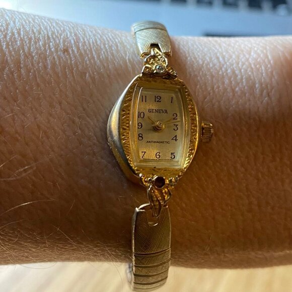 Vintage Geneva Ladies Gold Watch - Working - Picture 3 of 4